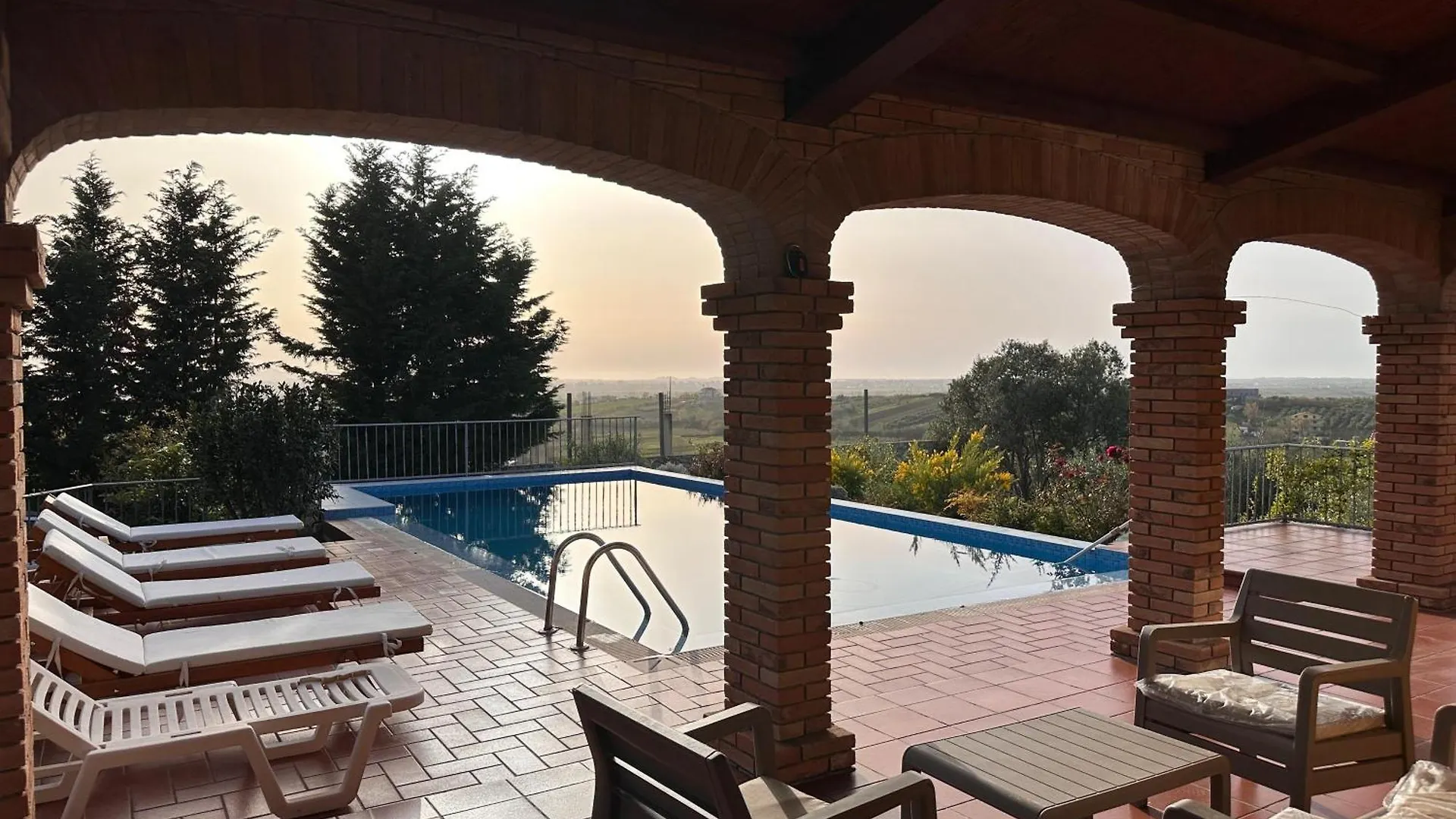 Villa “Pool & Sun” Durres